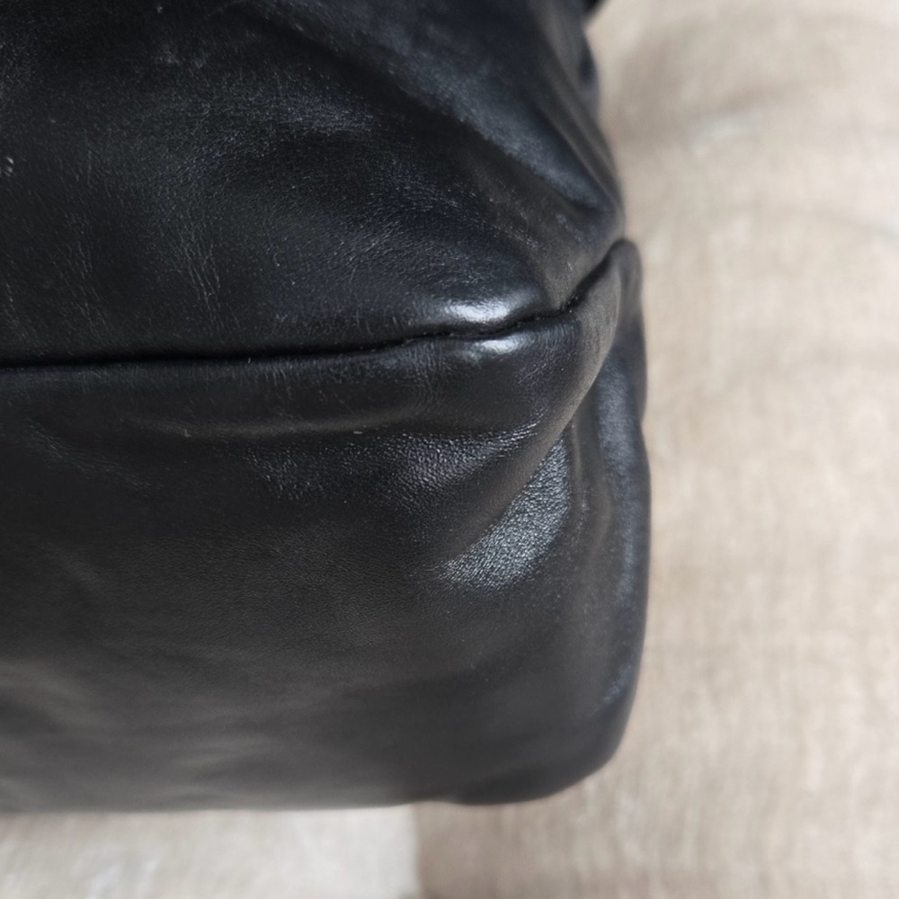 Gucci Elegant Black Leather Hobo Handbag - Picture 13 of 15
